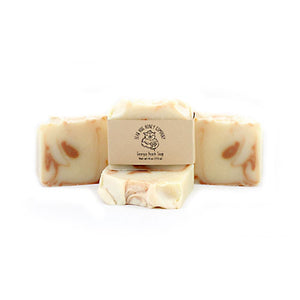 GEORGIA PEACH SOAP - Pure, raw honey infused with peach essential oils by Bear Hug Honey and their hardworking bees in Georgia. A nourishing and uplifting way to start the day.